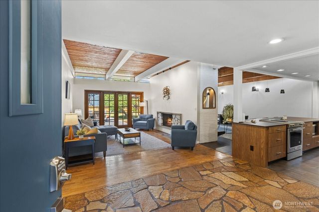 8119 190th Street SW, Edmonds, WA 98026