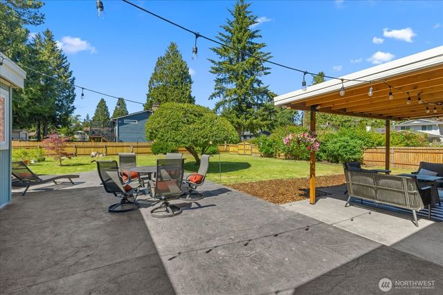 8119 190th Street SW, Edmonds, WA 98026