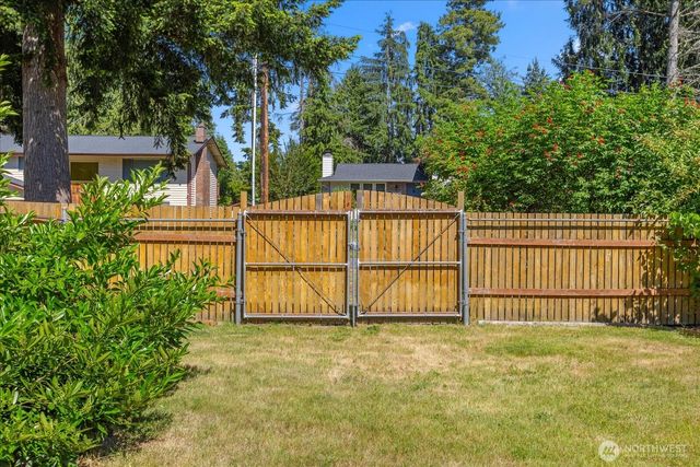 8119 190th Street SW, Edmonds, WA 98026