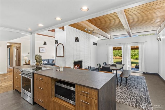 8119 190th Street SW, Edmonds, WA 98026