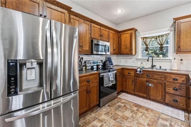2000 Riverstone Drive, Excelsior Springs, MO 64024