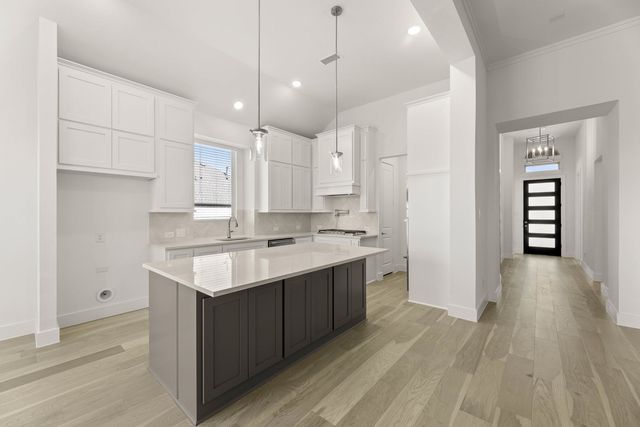 621 Hidden Lakes, Desoto, TX 75115