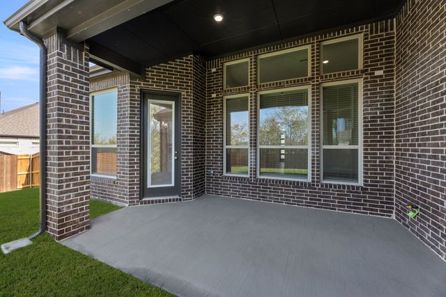 621 Hidden Lakes, Desoto, TX 75115