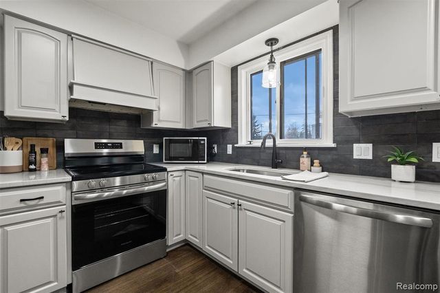 4603 Hedgewood Drive, Bloomfield Hills, MI 48301