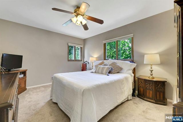 27 Mary Lane, Waldwick, NJ 07463