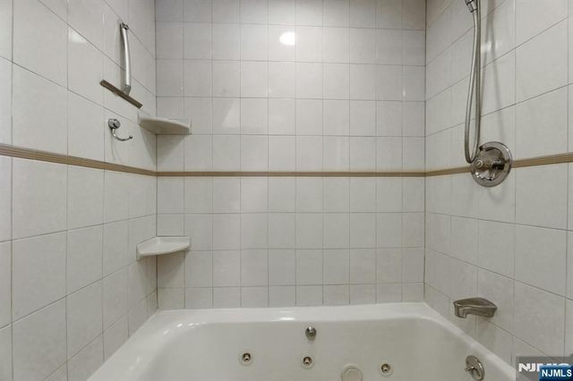 27 Mary Lane, Waldwick, NJ 07463