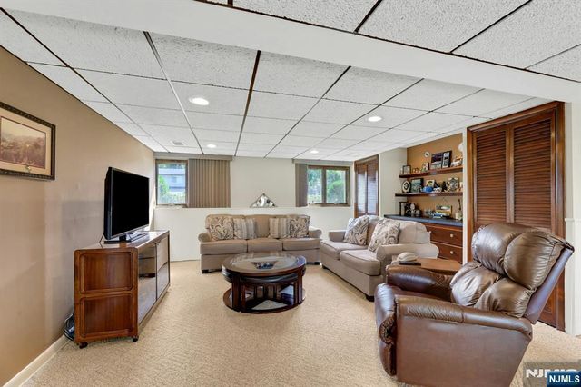 27 Mary Lane, Waldwick, NJ 07463