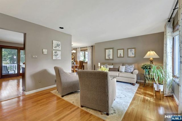 27 Mary Lane, Waldwick, NJ 07463