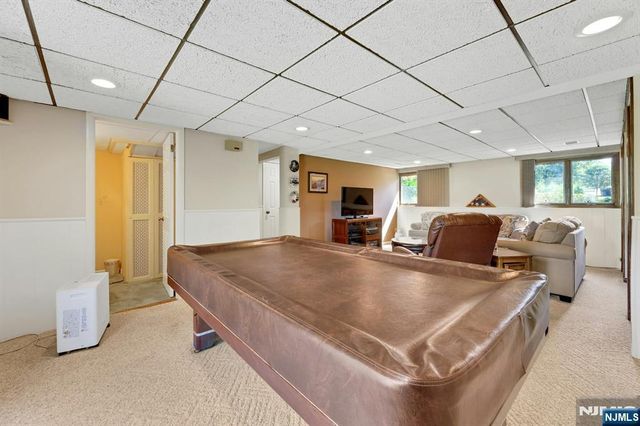 27 Mary Lane, Waldwick, NJ 07463