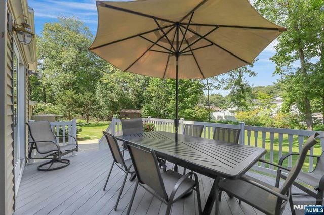 27 Mary Lane, Waldwick, NJ 07463