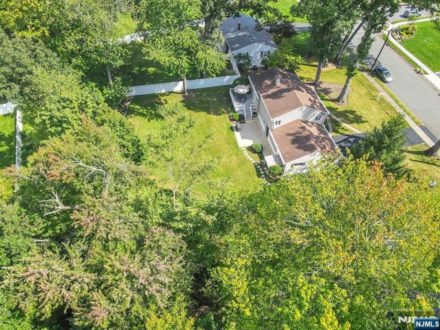 27 Mary Lane, Waldwick, NJ 07463