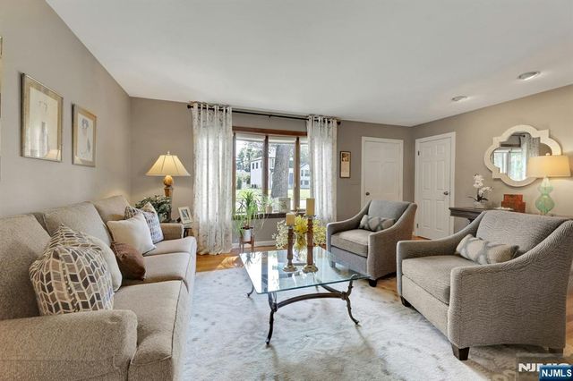 27 Mary Lane, Waldwick, NJ 07463