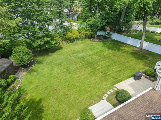 27 Mary Lane, Waldwick, NJ 07463