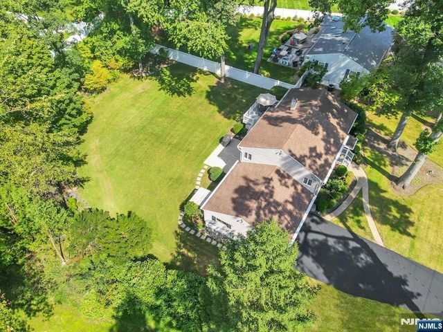 27 Mary Lane, Waldwick, NJ 07463