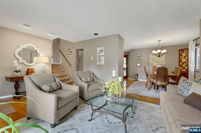 27 Mary Lane, Waldwick, NJ 07463