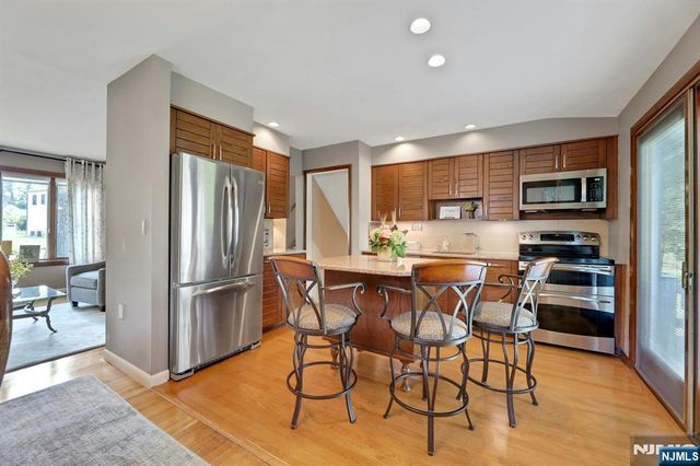 27 Mary Lane, Waldwick, NJ 07463