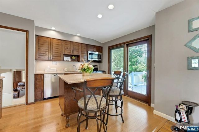 27 Mary Lane, Waldwick, NJ 07463