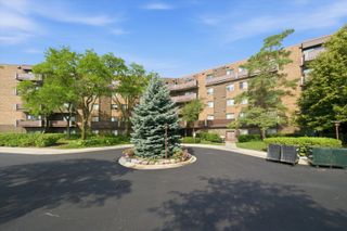 840 WELLINGTON Avenue 215, Elk Grove Village, IL 60007
