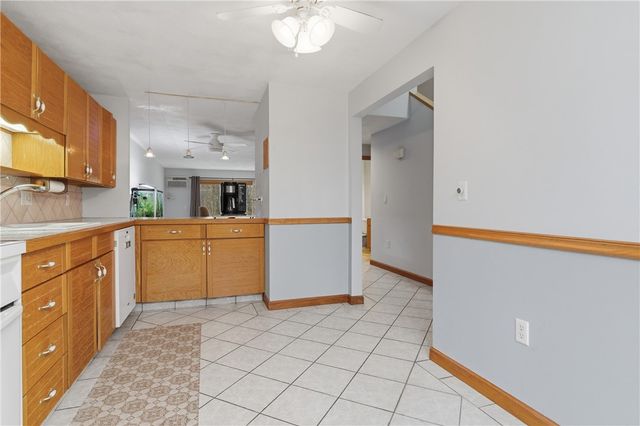 7 Wake Robin Road 1604, Lincoln, RI 02864