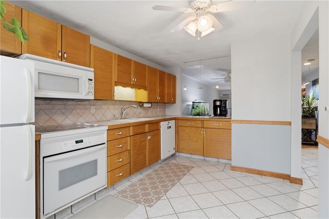 7 Wake Robin Road 1604, Lincoln, RI 02864