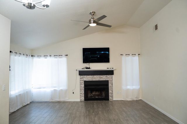 8013 Skywoods Way, Sacramento, CA 95828