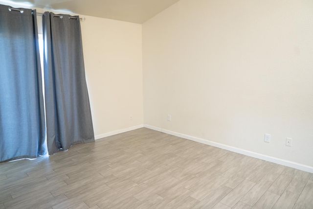 8013 Skywoods Way, Sacramento, CA 95828