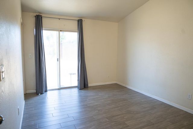 8013 Skywoods Way, Sacramento, CA 95828