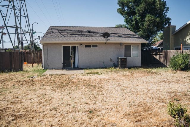 8013 Skywoods Way, Sacramento, CA 95828