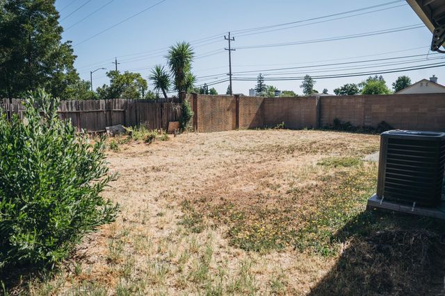 8013 Skywoods Way, Sacramento, CA 95828