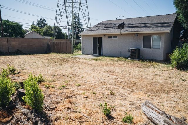 8013 Skywoods Way, Sacramento, CA 95828