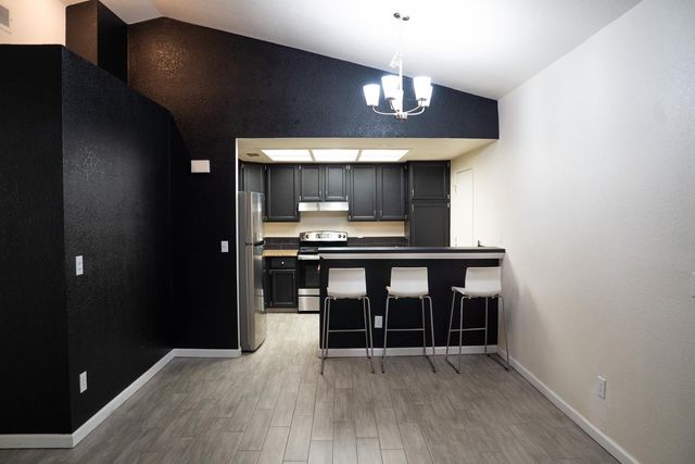 8013 Skywoods Way, Sacramento, CA 95828