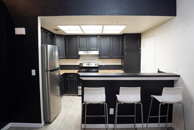 8013 Skywoods Way, Sacramento, CA 95828