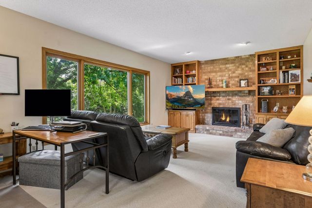 156 Red Oaks Drive, Vadnais Heights, MN 55127