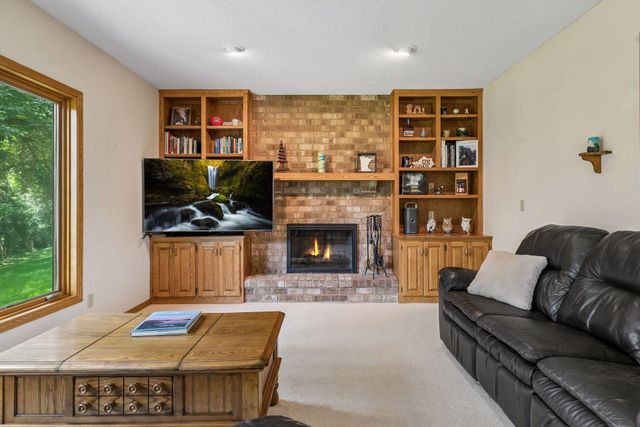 156 Red Oaks Drive, Vadnais Heights, MN 55127