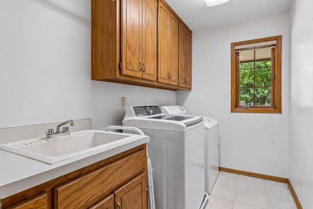 156 Red Oaks Drive, Vadnais Heights, MN 55127