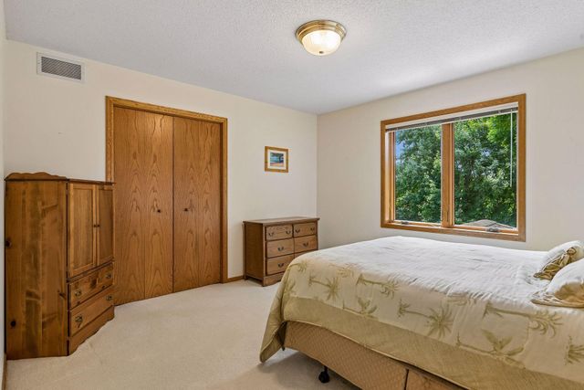156 Red Oaks Drive, Vadnais Heights, MN 55127