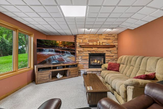 156 Red Oaks Drive, Vadnais Heights, MN 55127
