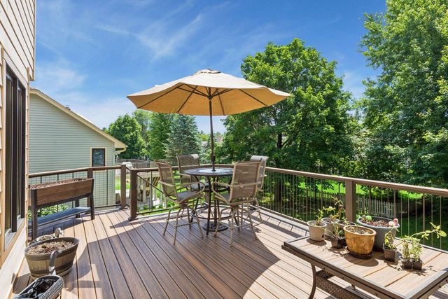 156 Red Oaks Drive, Vadnais Heights, MN 55127