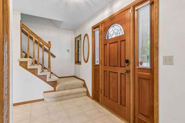 156 Red Oaks Drive, Vadnais Heights, MN 55127