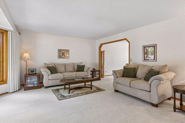 156 Red Oaks Drive, Vadnais Heights, MN 55127