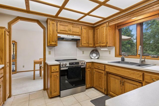 156 Red Oaks Drive, Vadnais Heights, MN 55127