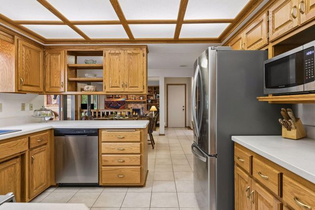 156 Red Oaks Drive, Vadnais Heights, MN 55127