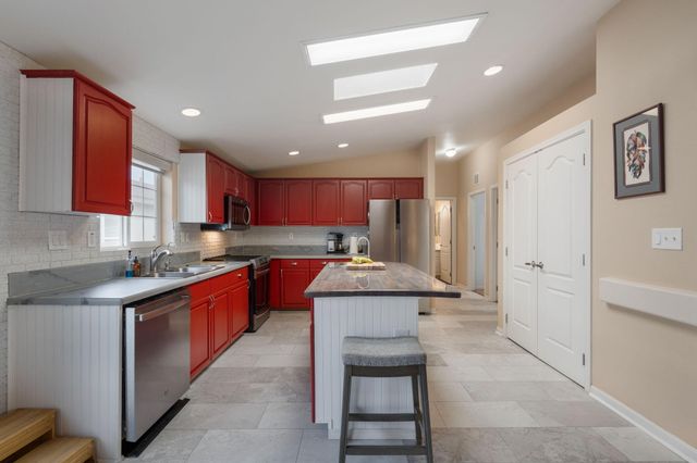 303 Sunrise Bluffs Drive, Belen, NM 87002