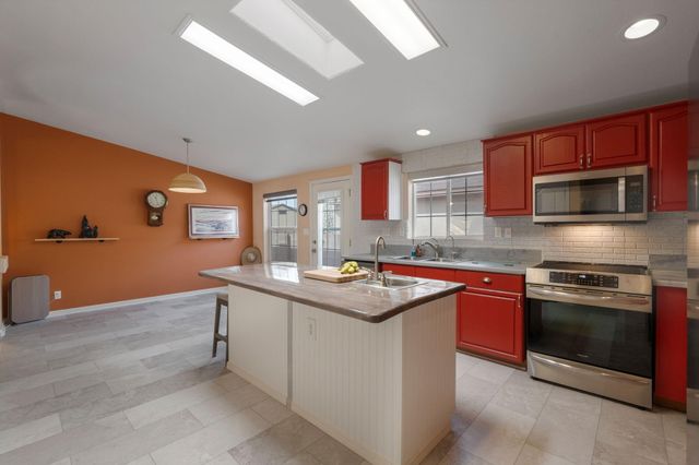 303 Sunrise Bluffs Drive, Belen, NM 87002