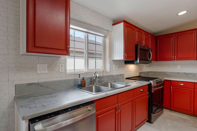 303 Sunrise Bluffs Drive, Belen, NM 87002