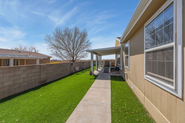303 Sunrise Bluffs Drive, Belen, NM 87002