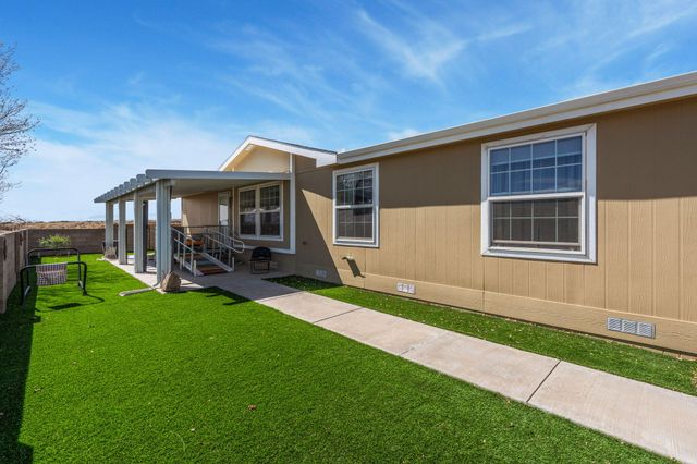 303 Sunrise Bluffs Drive, Belen, NM 87002