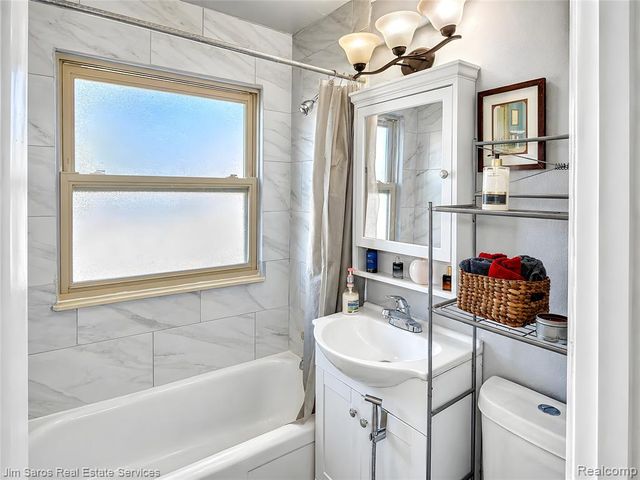 34035 Caseville Court, Westland, MI 48186