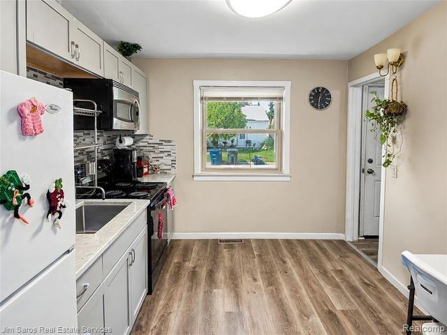 34035 Caseville Court, Westland, MI 48186