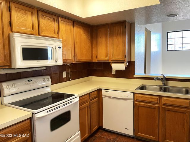 4285 N River Grove Cir Apt 215, Tucson, AZ 85719